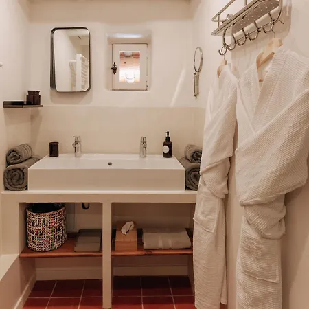 Maison 1643 Laudun-l'Ardoise Extérieur photo